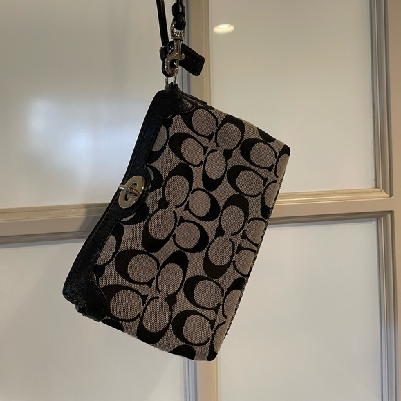 Coach wristlet - Picture 1 of 1
